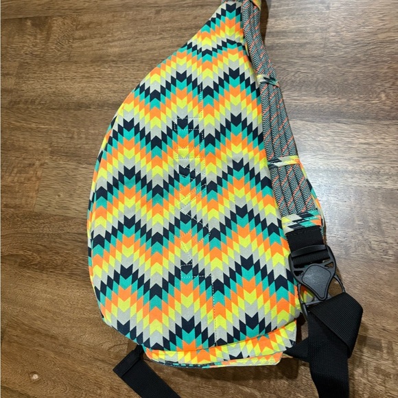 KAVU bag. Backpack Crossbody Purse Sling. Chevron pattern. Outdoor activities. - Picture 4 of 8